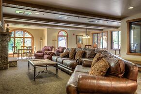 Red Hawk Lodge by Summit County Mountain Retreats