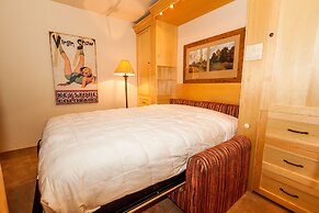 Red Hawk Lodge by Summit County Mountain Retreats