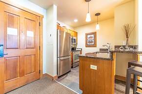 Red Hawk Lodge by Summit County Mountain Retreats