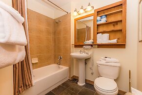 Red Hawk Lodge by Summit County Mountain Retreats