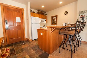 Red Hawk Lodge by Summit County Mountain Retreats