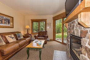 Red Hawk Lodge by Summit County Mountain Retreats