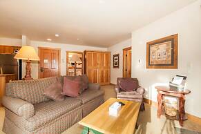 Red Hawk Lodge by Summit County Mountain Retreats