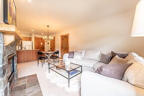 Red Hawk Lodge by Summit County Mountain Retreats