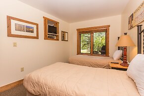 Red Hawk Lodge by Summit County Mountain Retreats