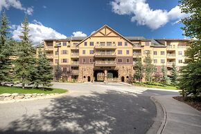 Red Hawk Lodge by Summit County Mountain Retreats