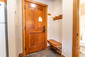 Red Hawk Lodge by Summit County Mountain Retreats