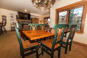 Red Hawk Lodge by Summit County Mountain Retreats