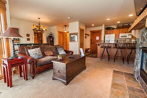 Red Hawk Lodge by Summit County Mountain Retreats