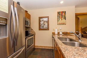 Red Hawk Lodge by Summit County Mountain Retreats