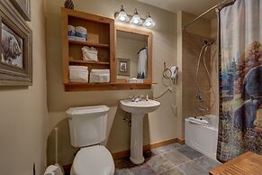 Red Hawk Lodge by Summit County Mountain Retreats