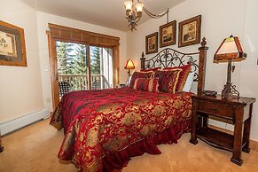 Red Hawk Lodge by Summit County Mountain Retreats