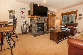 Red Hawk Lodge by Summit County Mountain Retreats