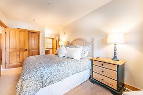 Red Hawk Lodge by Summit County Mountain Retreats