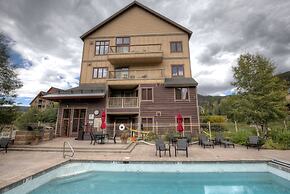 Red Hawk Lodge by Summit County Mountain Retreats