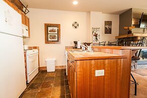 Red Hawk Lodge by Summit County Mountain Retreats