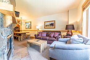 Red Hawk Lodge by Summit County Mountain Retreats