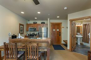 Red Hawk Lodge by Summit County Mountain Retreats