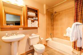 Red Hawk Lodge by Summit County Mountain Retreats