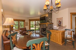 Red Hawk Lodge by Summit County Mountain Retreats