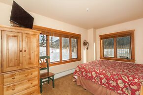 Red Hawk Lodge by Summit County Mountain Retreats