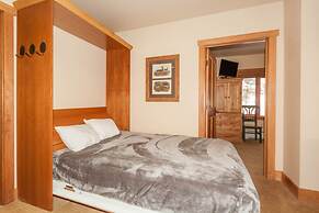 Red Hawk Lodge by Summit County Mountain Retreats