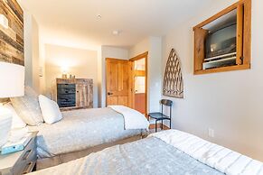 Red Hawk Lodge by Summit County Mountain Retreats