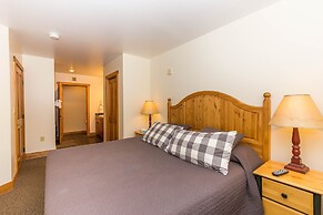 Red Hawk Lodge by Summit County Mountain Retreats