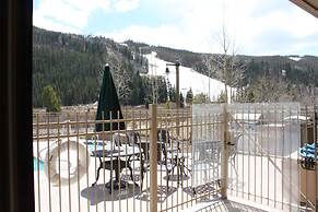 Red Hawk Lodge by Summit County Mountain Retreats