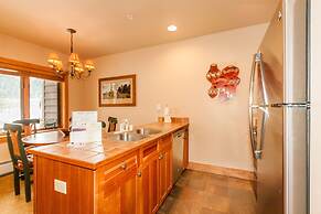 Red Hawk Lodge by Summit County Mountain Retreats