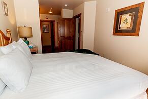 Red Hawk Lodge by Summit County Mountain Retreats