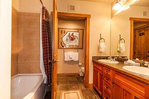 Red Hawk Lodge by Summit County Mountain Retreats