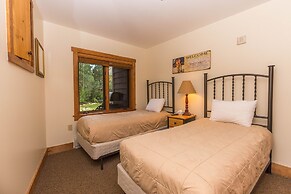 Red Hawk Lodge by Summit County Mountain Retreats