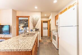 Red Hawk Lodge by Summit County Mountain Retreats