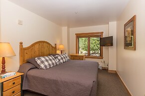 Red Hawk Lodge by Summit County Mountain Retreats