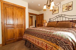 Red Hawk Lodge by Summit County Mountain Retreats