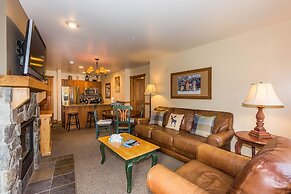 Red Hawk Lodge by Summit County Mountain Retreats