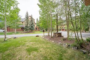 Red Hawk Lodge by Summit County Mountain Retreats