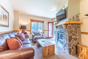 Red Hawk Lodge by Summit County Mountain Retreats