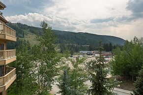 Red Hawk Lodge by Summit County Mountain Retreats