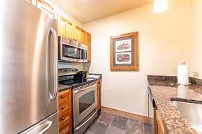 Red Hawk Lodge by Summit County Mountain Retreats