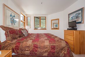 Lakeshore by Summit County Mountain Retreats