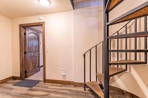 Hawn Drive by Summit County Mountain Retreats