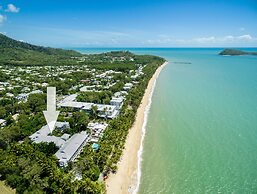 Poolside Apt in Alamanda Beachfront 77