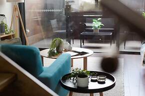 Little Grenfell Apartments by Urban Rest