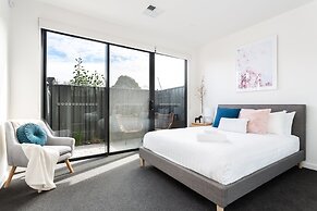 Little Grenfell Apartments by Urban Rest