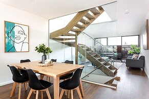 Little Grenfell Apartments by Urban Rest