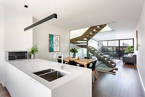 Little Grenfell Apartments by Urban Rest