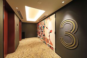 Quintessa Hotel Fukuoka Tenjin Comic & Books