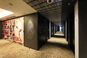 Quintessa Hotel Fukuoka Tenjin Comic & Books